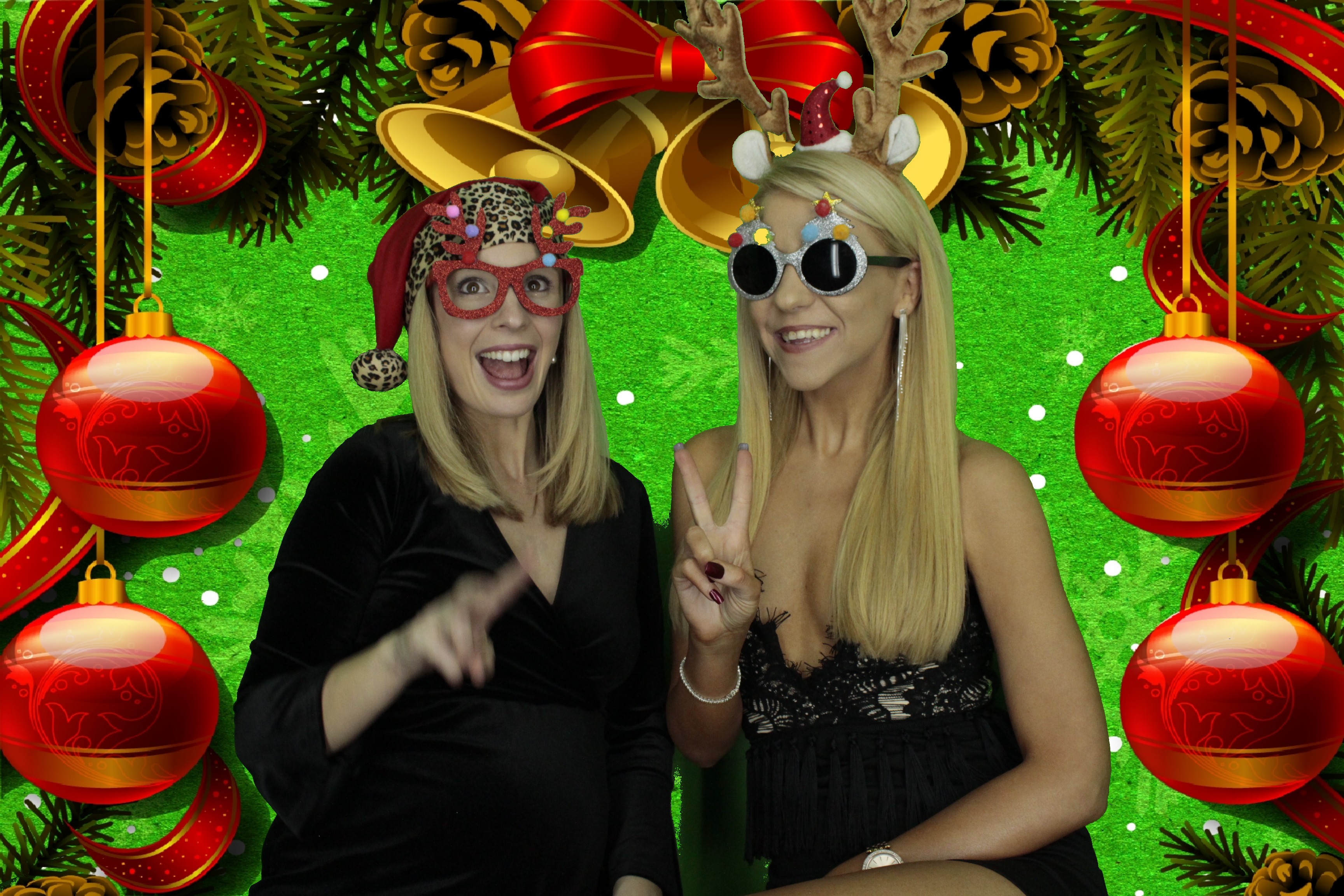 Silvermere Christmas Party | View more photos from the event at gallery.myphotoboothexperience.co.uk/u/MyPhotoBoothExperienceLtd/Silvermere-Christmas-Party-3
